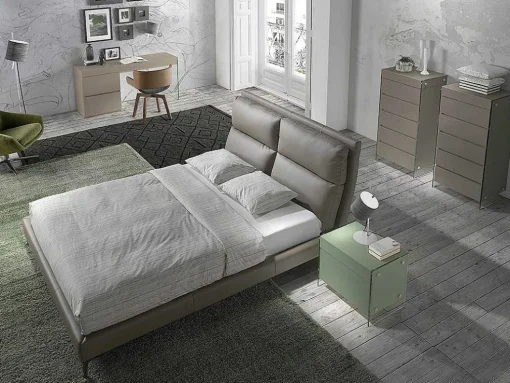Cama Com Estrutura De Madeira De Pinho Estofada Em Couro Ecologico 7014