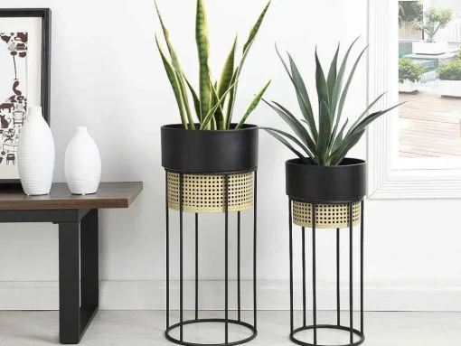 Conjunto De 2 Vasos De Ornamentacao Com Pe Efeito Empalhamento Em Ferro De D.30,5 X A.66 Cm E D.24,5 X A.55 Cm Cor Preto E Dourado - Covel